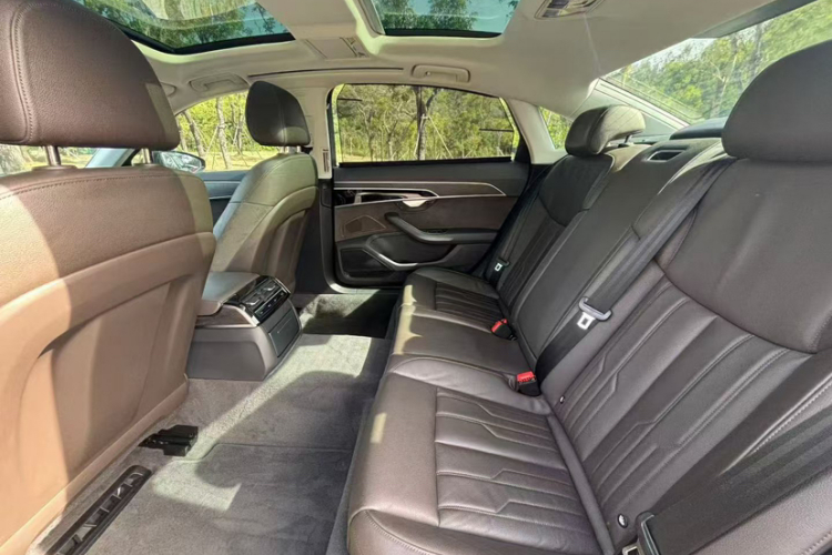 奥迪A8 2018款 A8L 55 TFSI quattro投放版精英型中控内饰7003