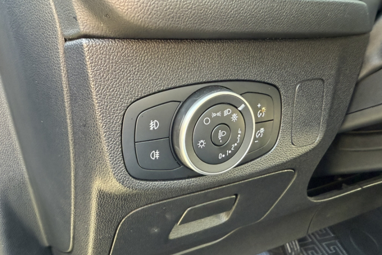 福特 福克斯 2020款 两厢 EcoBoost 180 自动锋潮型中控内饰7011