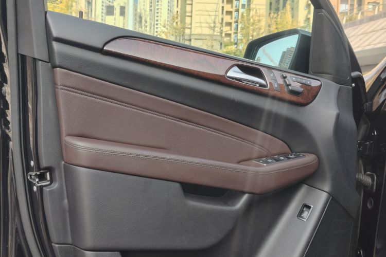 奔驰M级 2012款 ML 350 豪华型局部细节9004