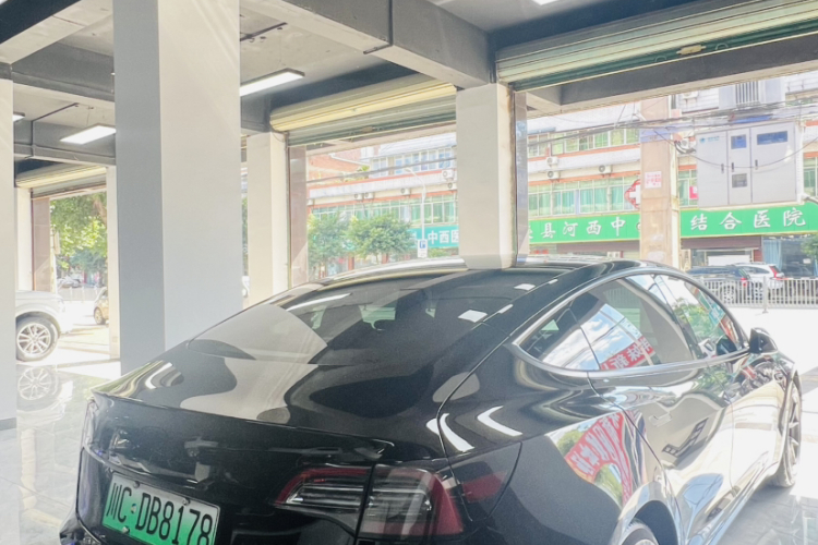 特斯拉 Model 3 2021款 标准续航后驱升级版 3D6车身外观6003