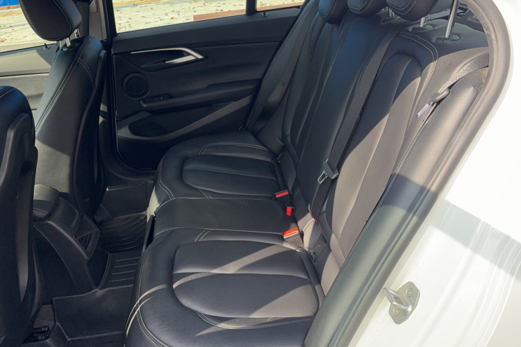 宝马1系 2017款 118i 时尚型中控内饰7002