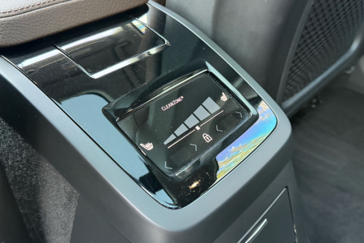 沃尔沃S90新能源 2019款 T8 E驱混动 智雅版 国V中控内饰7004