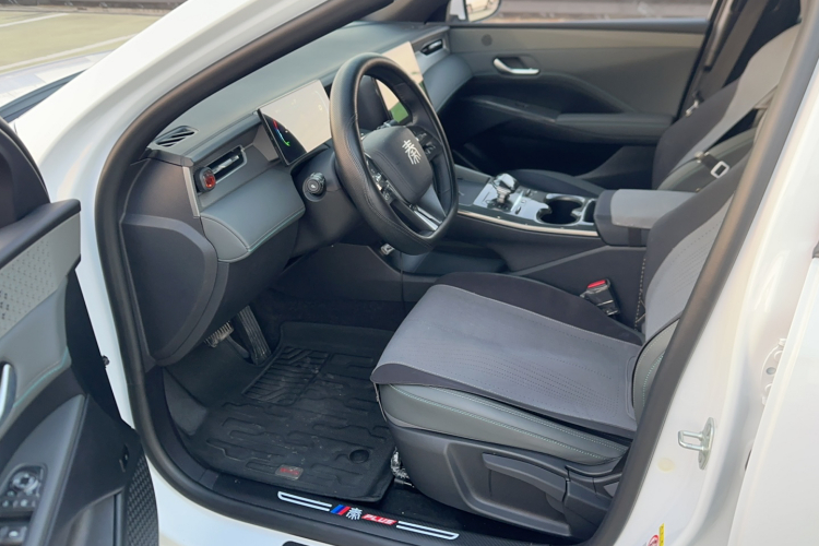 比亚迪 秦PLUS 2025款 DM-i 智驾版 55KM领先型中控内饰7001