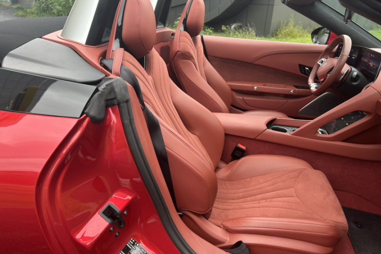 名爵 MG Cyberster 2024款 520km 传奇四驱版中控内饰7003