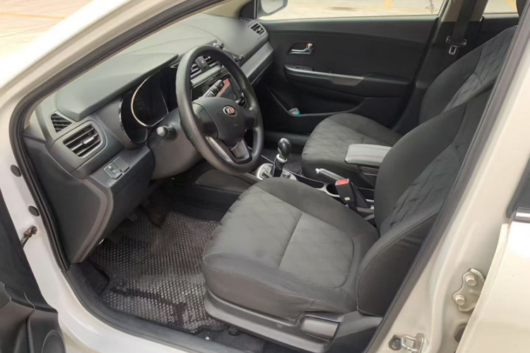起亚K2 2012款 两厢 1.4L MT GLS中控内饰7004