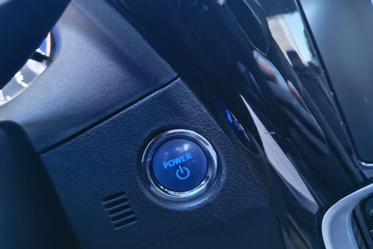 丰田 雷凌双擎E+ 2019款 1.8PH V E-CVT豪华版中控内饰7009