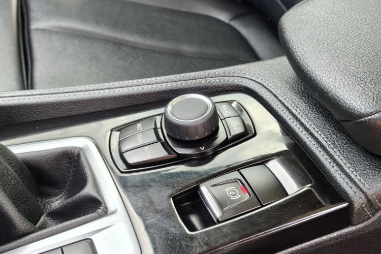 宝马1系 2018款 118i 运动型中控内饰7004