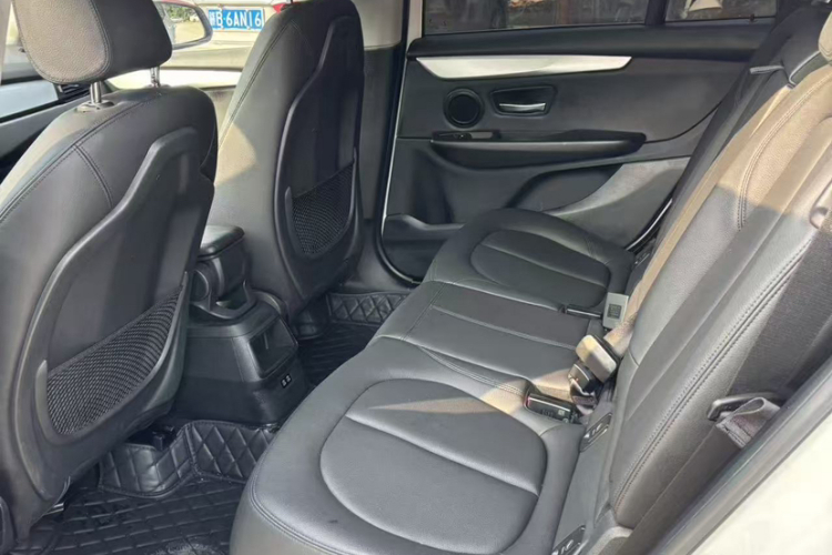 宝马2系多功能旅行车 2019款 220i 领先型车身外观6008