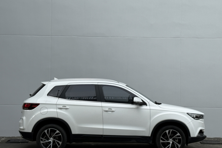 奔腾X40 2019款 1.6L 自动豪华型 国V车身外观6007