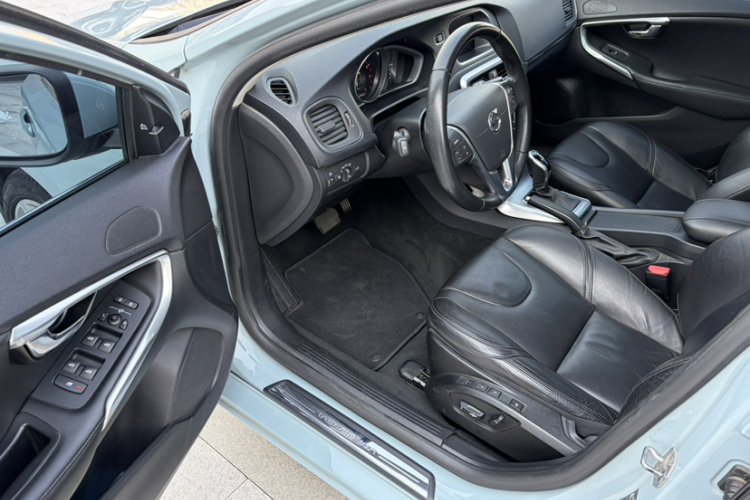 沃尔沃V40 2018款 T3 智雅版中控内饰7003