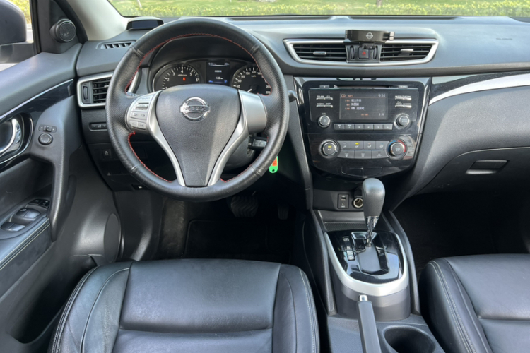 日产 逍客 2016款 2.0L CVT精英版中控内饰7006