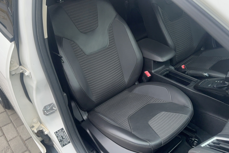 福特 福克斯 2015款 三厢 EcoBoost 125 自动超能风尚型局部细节41