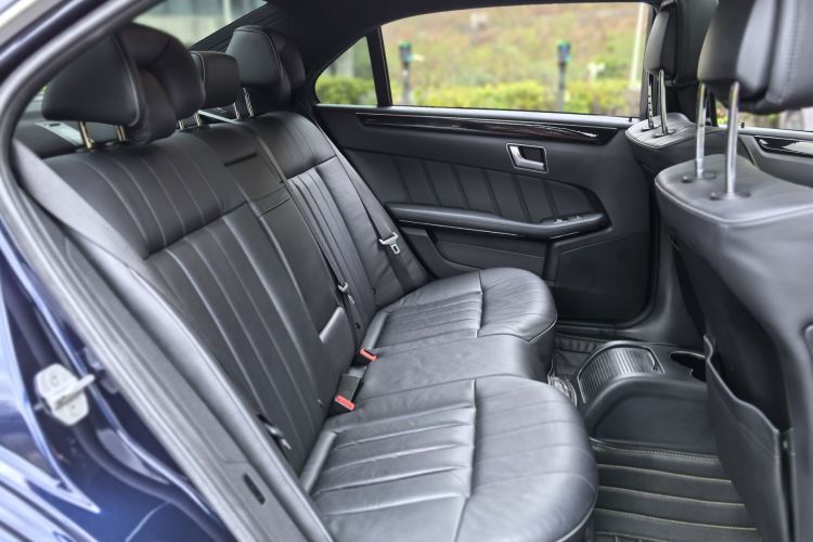 奔驰E级 2015款 E 260 L 运动豪华型中控内饰7005