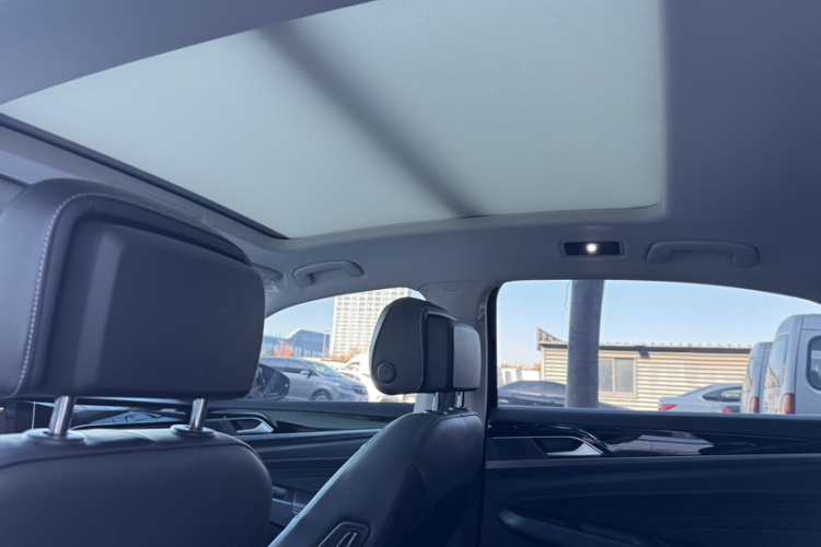 大众 帕萨特 2025款 出众款 330TSI 星空精英版中控内饰7010