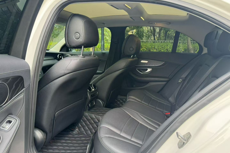 奔驰C级 2020款 C 260 L 运动版中控内饰7002