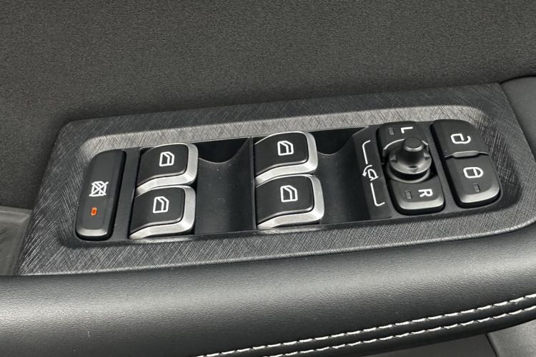 领克03 2025款 1.5TD DCT冠军版Pro中控内饰7007