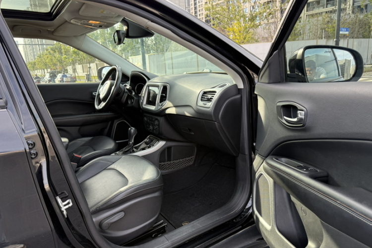 Jeep 指南者 2017款 200T 自动家享四驱版中控内饰7009