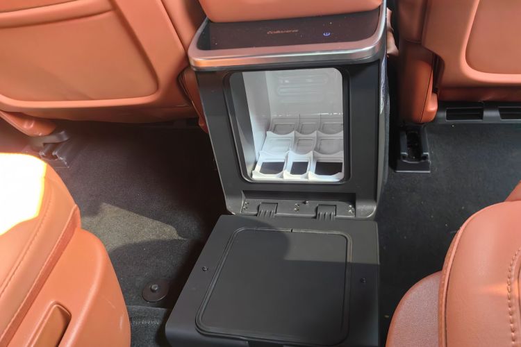 理想汽车 理想L8 2024款 Pro中控内饰7005