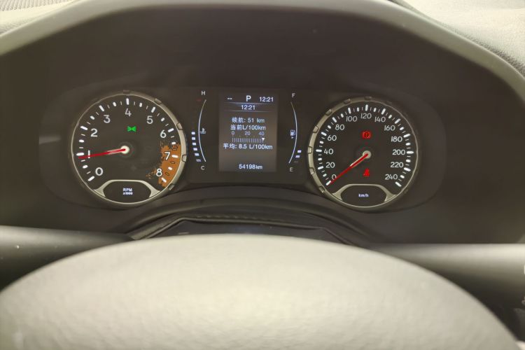 Jeep 自由侠 2017款  180T 自动劲能版中控内饰15