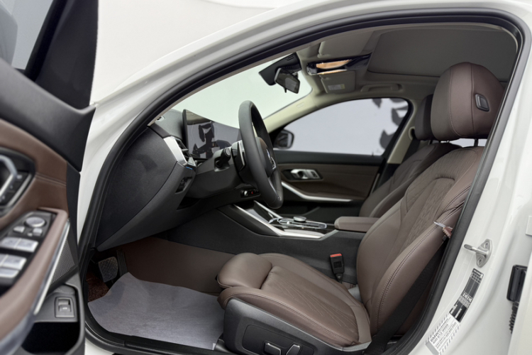 宝马3系 2024款 325Li M运动套装中控内饰7001