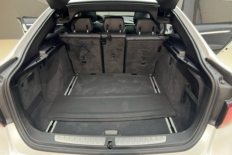 宝马3系GT 2019款 320i M运动套装中控内饰7007