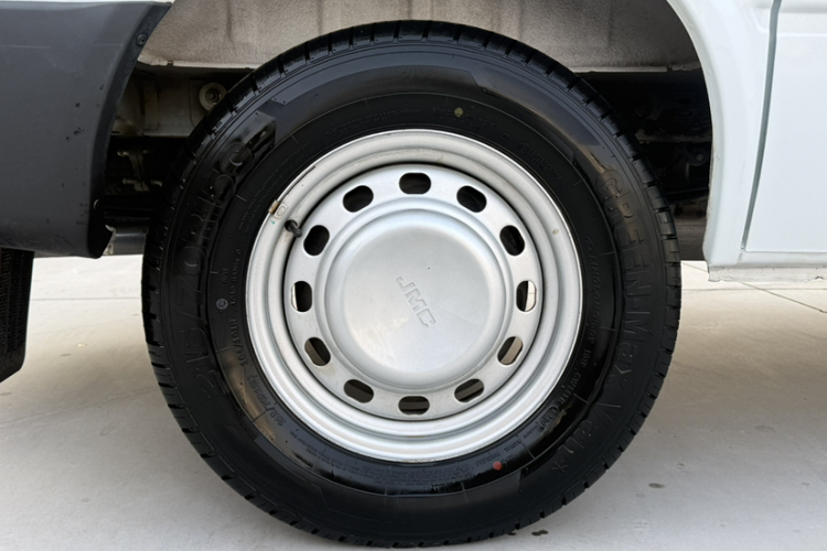 江铃 特顺 2019款 2.8T商运型短轴中顶6座国VI JX493车身外观6002