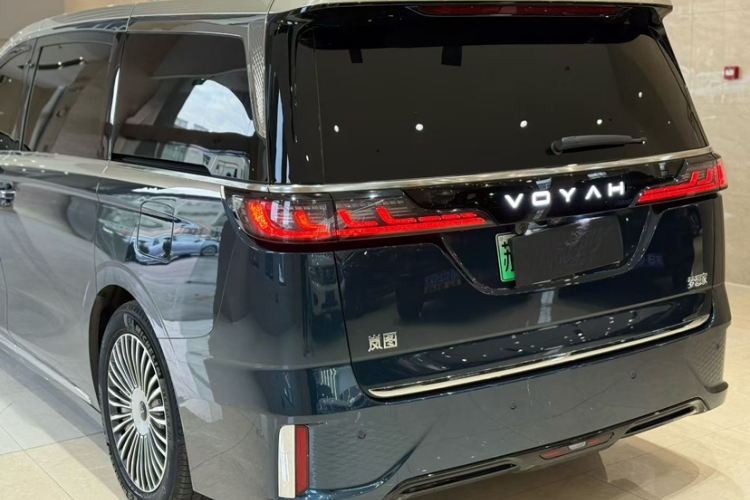 岚图汽车 岚图梦想家 2025款 PHEV 四驱旗舰鲲鹏版车身外观6004