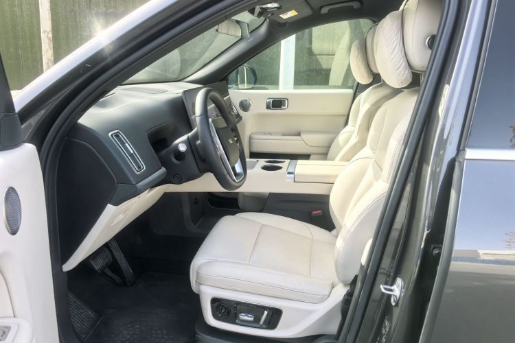 理想汽车 理想L8 2024款 Ultra中控内饰7002