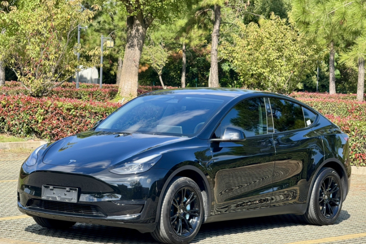 特斯拉 Model Y 2024款 后轮驱动版车身外观1