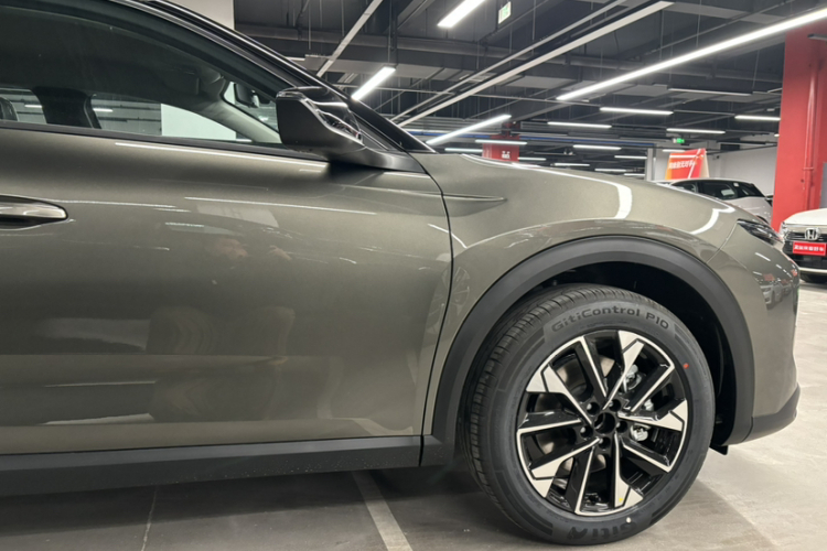 雪铁龙 凡尔赛C5 X 2025款 1.6T 海外版车身外观6003