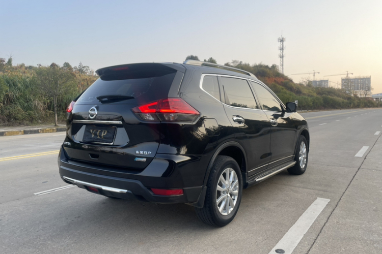 日产 奇骏 2017款 2.0L CVT舒适版 2WD车身外观6002