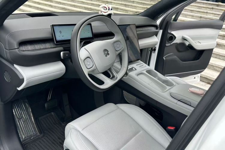 蔚来ES6 2024款 75kWh中控内饰7004