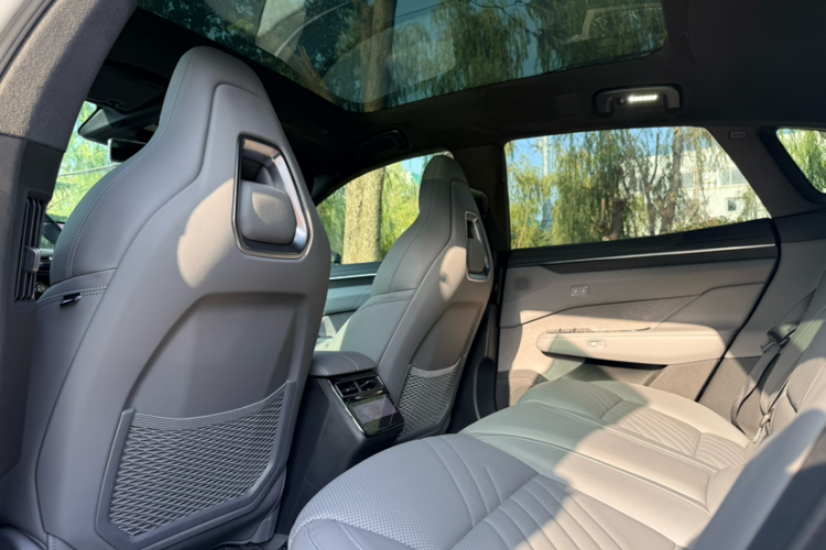 极氪001 2025款 WE版 100kWh 后驱中控内饰7006