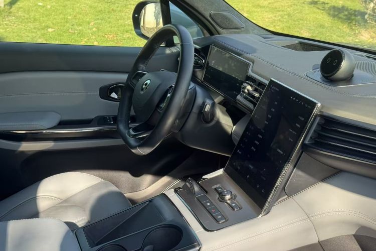 蔚来EC6 2020款 440KM 签名版中控内饰7012