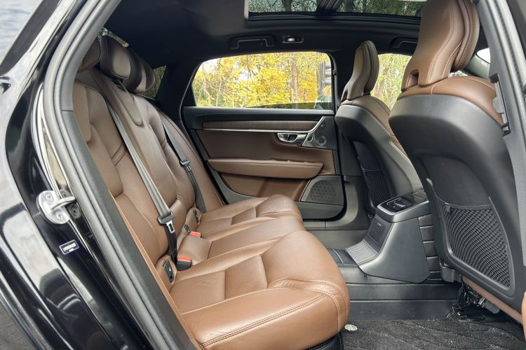 沃尔沃S90新能源 2024款 插电式混动 四驱长续航智雅豪华版中控内饰7007