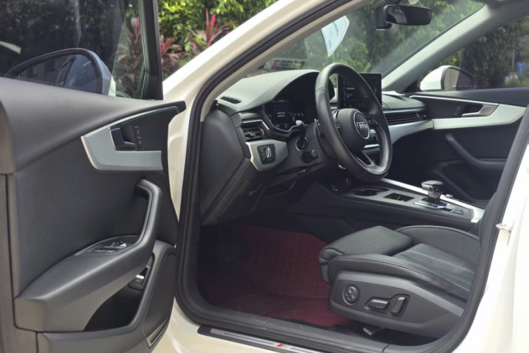 奥迪A4L 2020款 40 TFSI 豪华动感型中控内饰7009