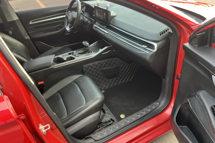 吉利汽车 帝豪 2022款 第4代 1.5L CVT尊贵型中控内饰7003