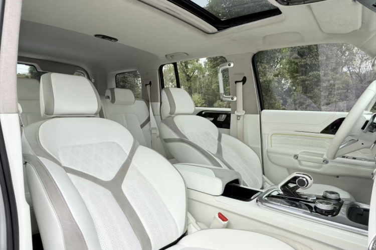 超境汽车 共创坦克300 2021款 2.0T 赛博坦克中控内饰7005