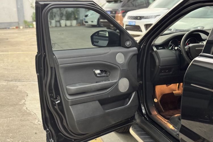 路虎 揽胜极光 2018款 240PS SE 智耀版中控内饰7008