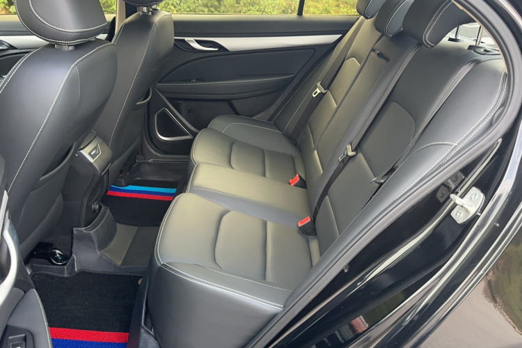 吉利汽车 帝豪 2018款 1.5L 手动向上互联版中控内饰7009