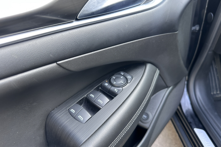 别克 君越 2019款 28T 豪华型中控内饰7008