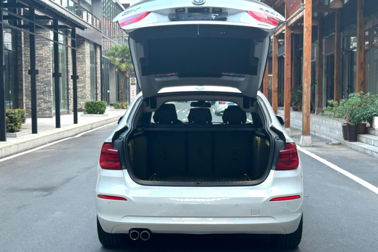 宝马3系GT 2019款 320i 时尚型中控内饰7007