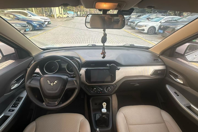 五菱汽车 五菱宏光 2018款 1.5L S舒适型L2B中控内饰7004