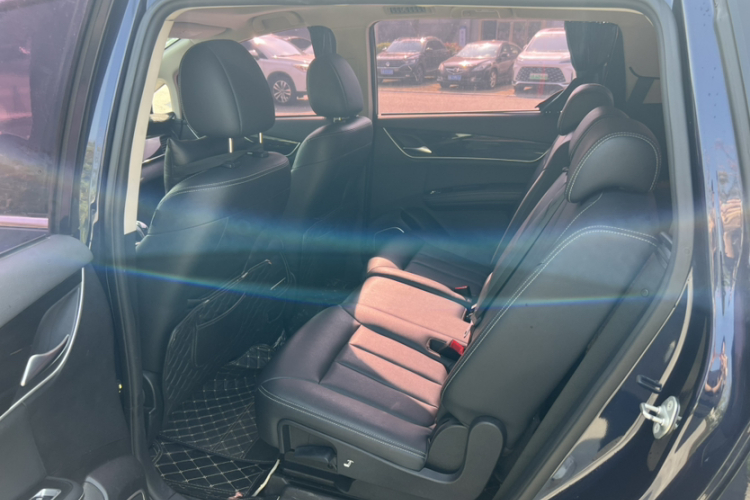 比亚迪 宋MAX 2019款 1.5T 自动智联睿逸天窗型 7座 国VI中控内饰7002