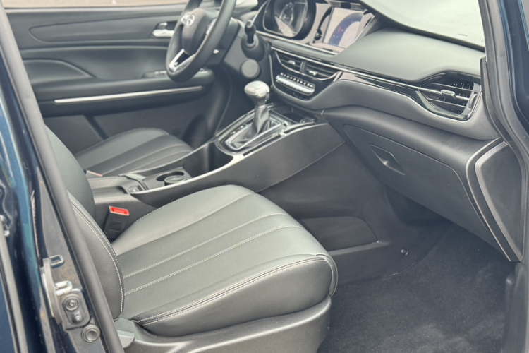 广汽传祺 传祺M6 2021款 270T DCT尊享版（七座）中控内饰7008