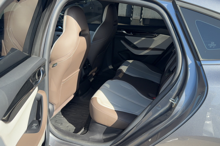 比亚迪 秦PLUS 2024款 荣耀版 DM-i 55KM领先型中控内饰7003