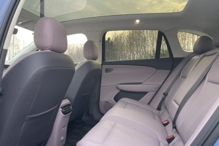 红旗天工06 2025款 660 四驱 智选版中控内饰7006