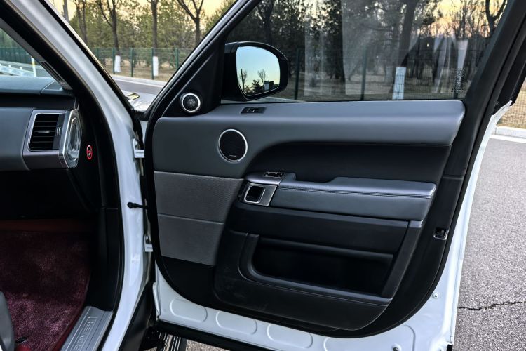 路虎 揽胜运动版 2014款 3.0 SC V6 HSE中控内饰7011