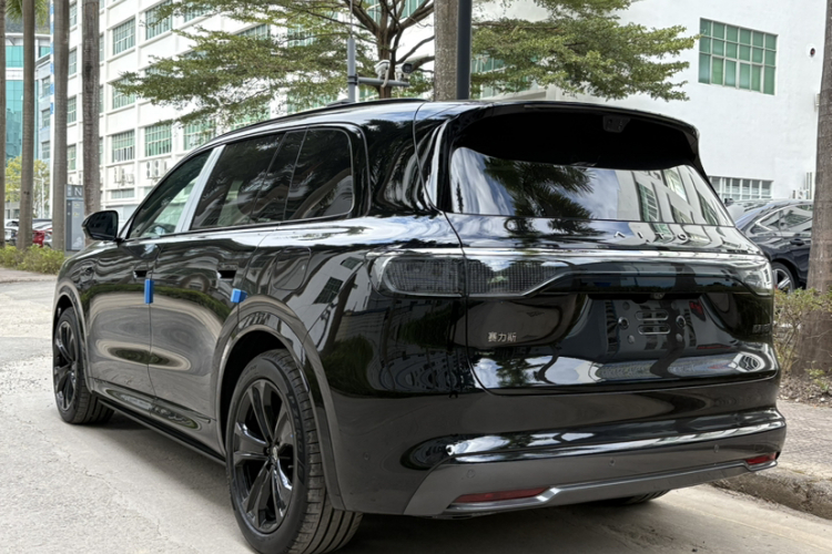 鸿蒙智行 问界M8 2025款 纯电 Ultra 六座四驱版车身外观6003