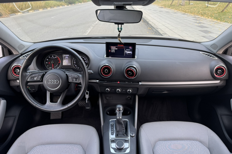 奥迪A3 2018款 30周年年型 Sportback 35 TFSI 进取型车身外观6008